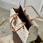 Louis Vuitton OnTheGo MM M24708 Cream